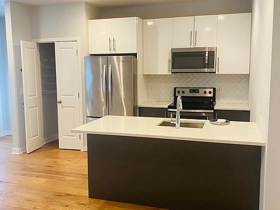 3rd image of 1216-18 N 5th St #31
