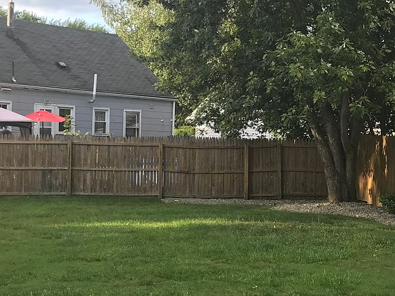 4th image of 1501 Maplewood St NE