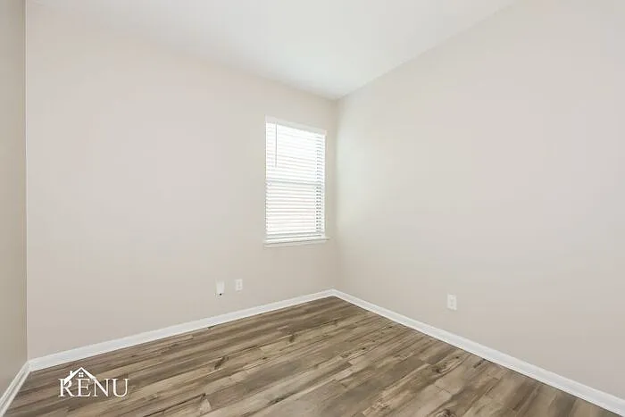 2028 Hialeah Dr — Photo 12