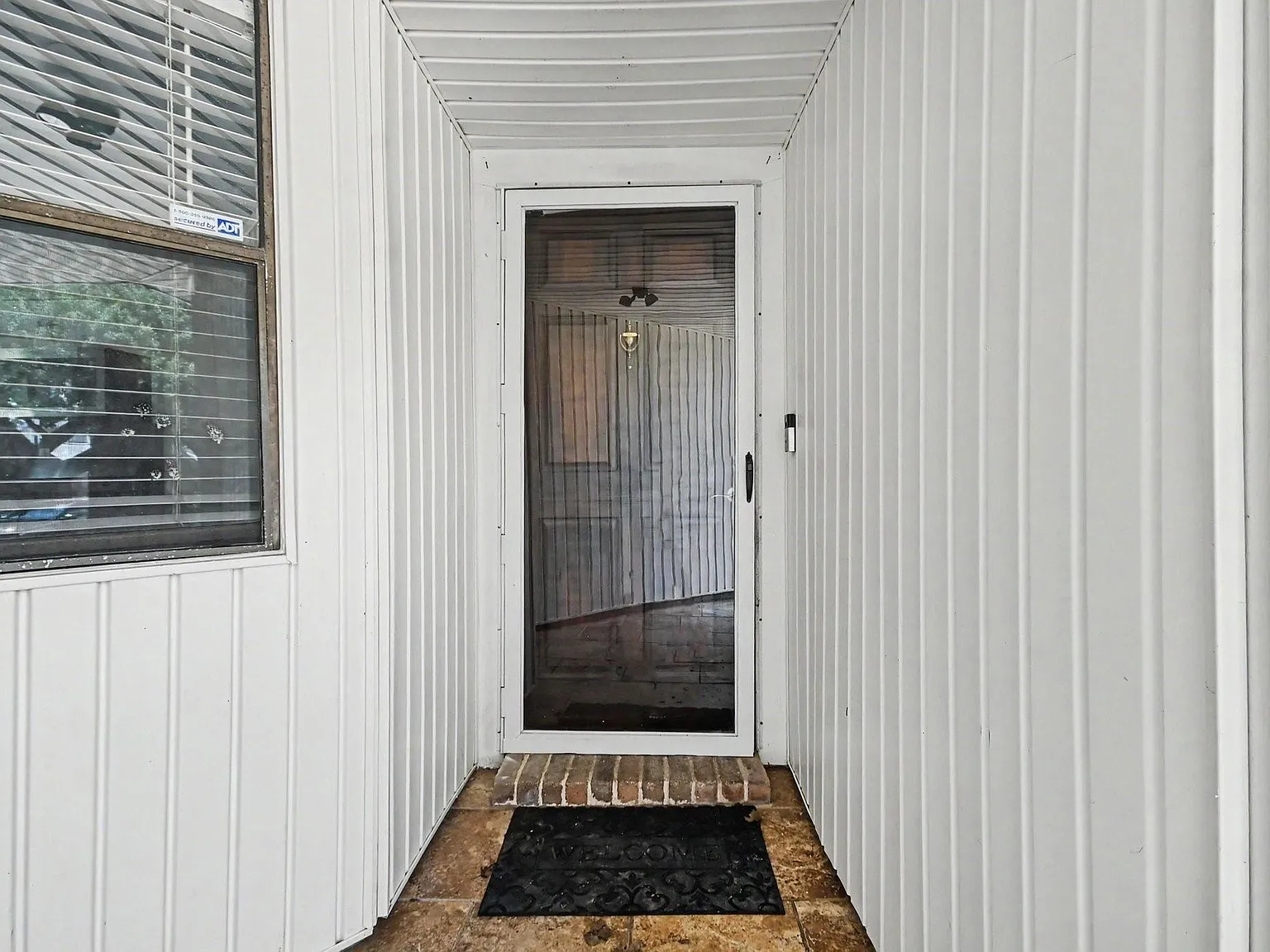 4 bed, 2.0 bath, 1733 sqft, $2,000 — Photo 4