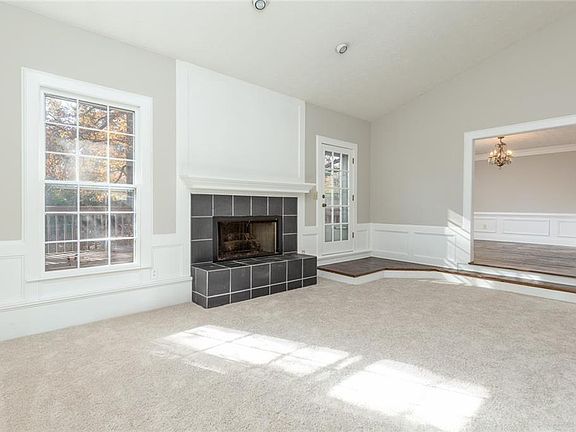 4th image of 2460 Valentines Ct