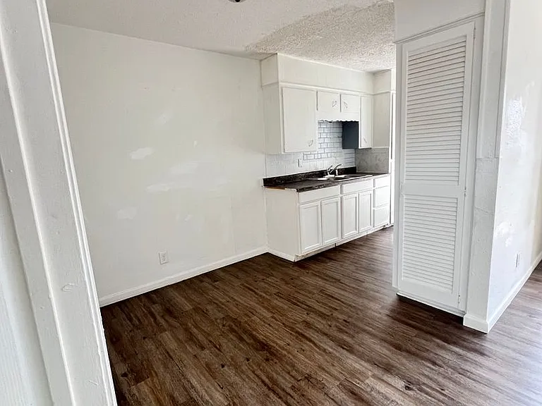 Eastgate Apartments — Photo 4