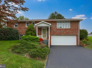 24 Miller Rd, Akron, PA 17501