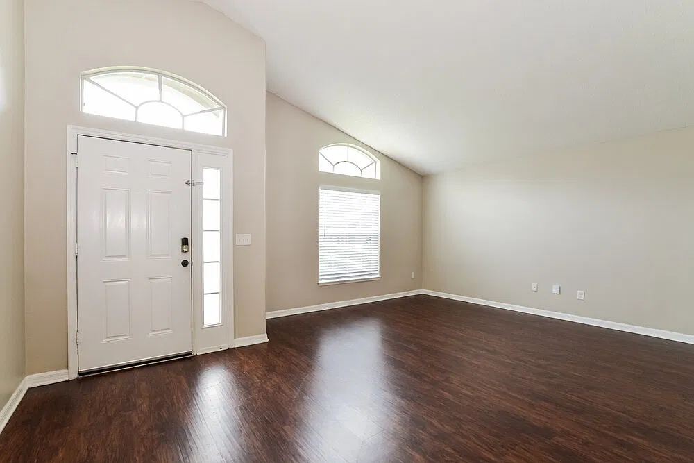 4 bed, 2.0 bath, 1841 sqft, $2,330 — Photo 4
