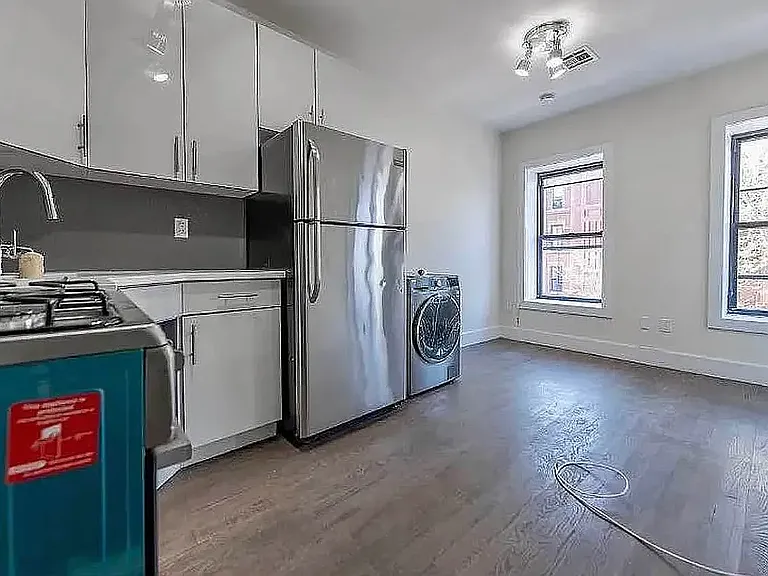 364 Bainbridge St #2 — Photo 2