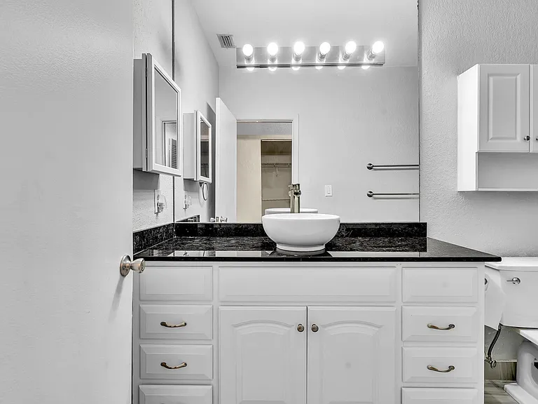 10240 NW 33rd Pl — Photo 13