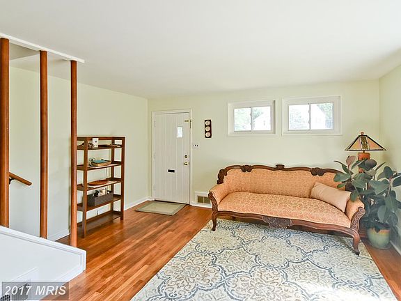 4th image of 2235 Sweetbriar Dr