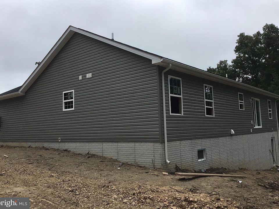 2nd image of 162 Garland Ct