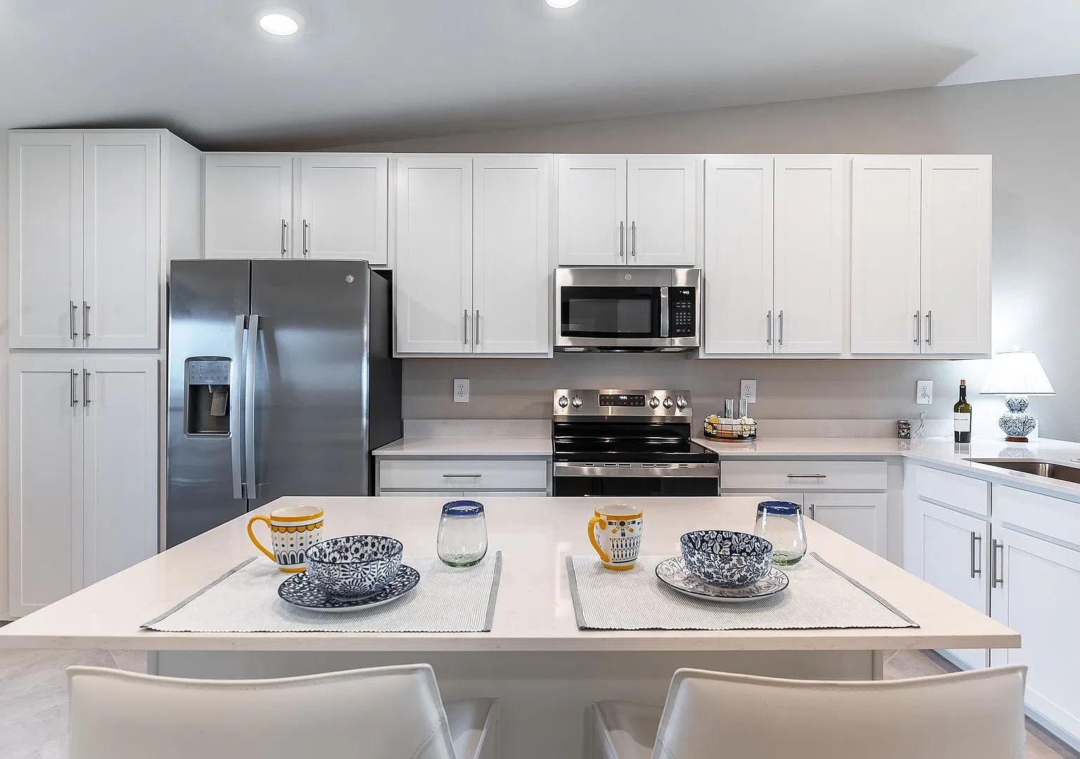 Stunning Luxury Brand New Condo, Beautifully Furnished to a high Standard in Golf Resort — Photo 1
