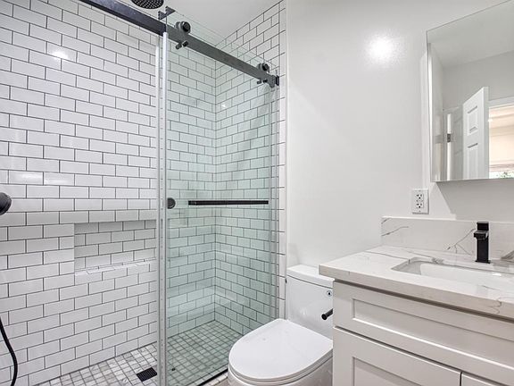 5th image of 131 28th St APT 5