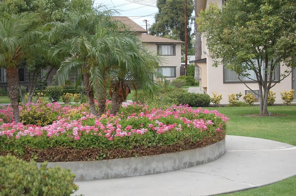 Gardens - 137 N Stanford Ave #D