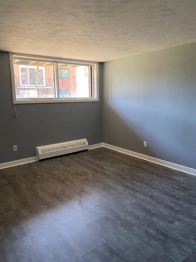 Building Photo - 647 Carsons Rd #1
