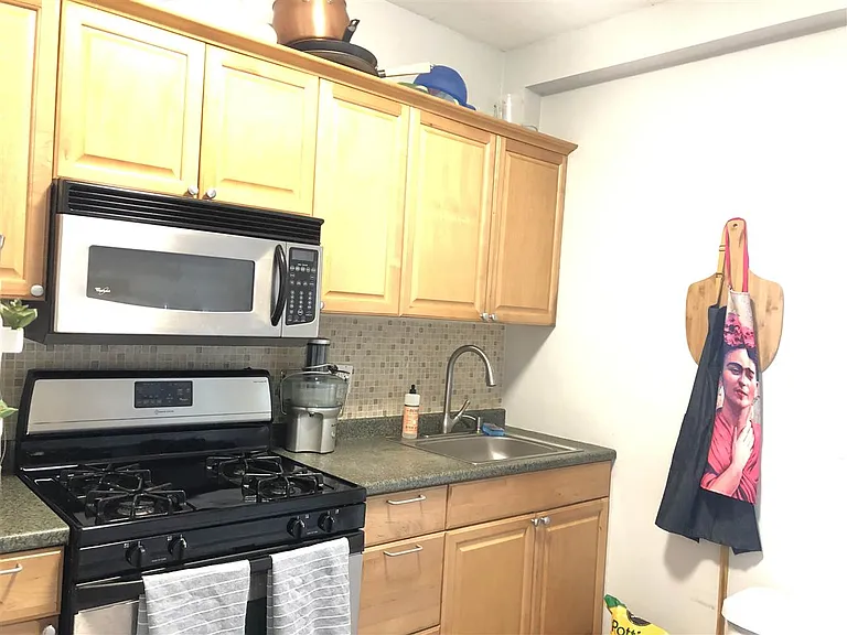 466 Monmouth St #2R — Photo 10