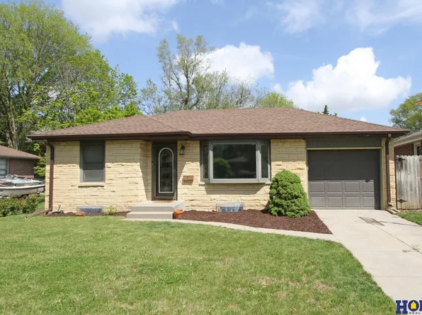 3944 Apple St, Lincoln, NE 68503