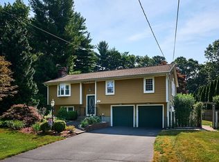 17 Colony Dr, Westfield, MA 01085