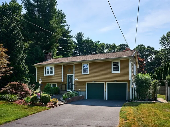 17 Colony Dr, Westfield, MA 01085