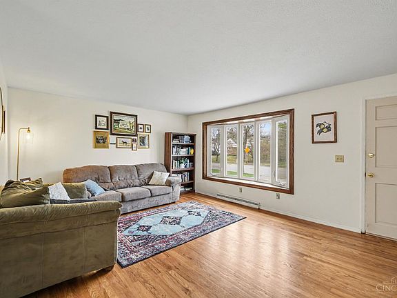 3rd image of 1 Jennings Rd