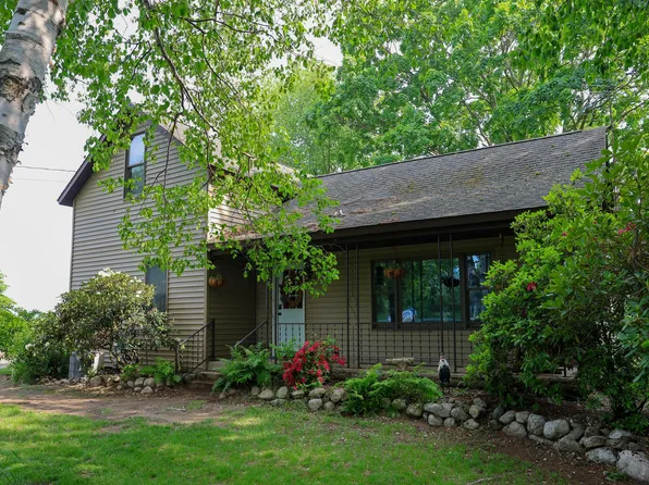 1041 W Arthur Rd, Rothbury, MI 49452