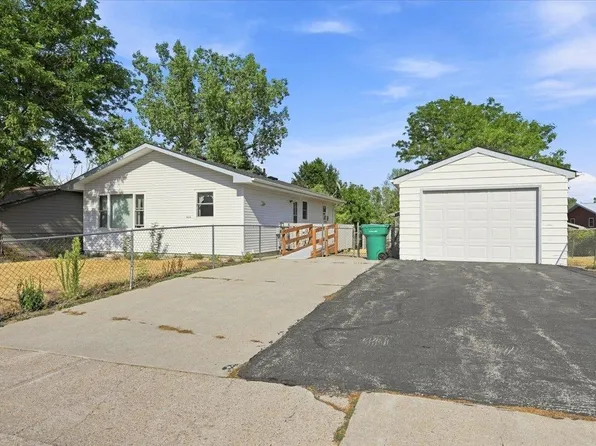 2614 Cottontail Dr, Sturgis, SD 57785