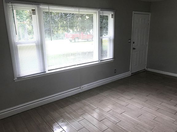4th image of 159 Carleton Dr S
