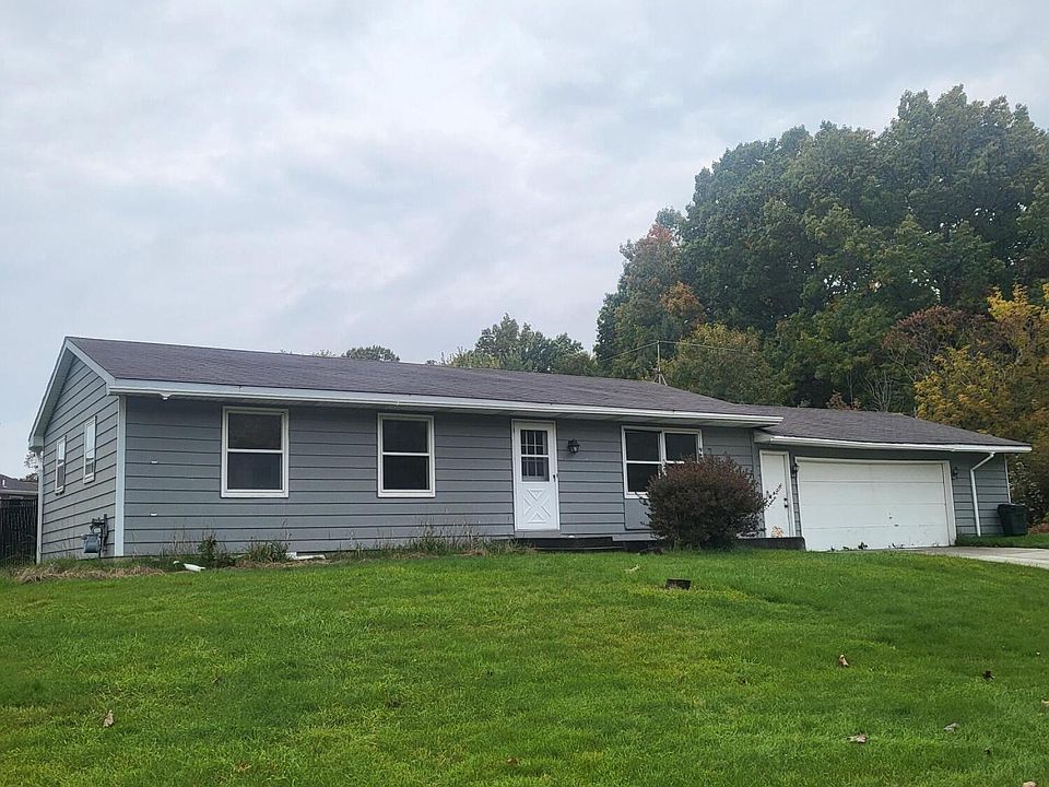 1st image of 5573 Rockbluff Dr NE