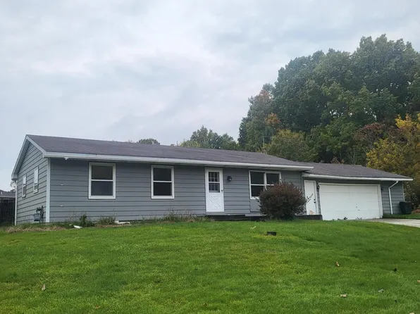 5573 Rockbluff Dr NE, Comstock Park, MI 49321