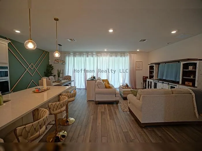 5 bed, 4.0 bath, 2890 sqft, $2,700 — Photo 4