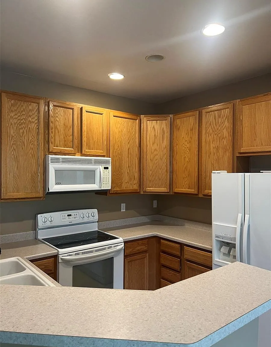 2 bed, 2.0 bath, 951 sqft, $1,795 — Photo 4