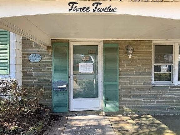 3rd image of 312 N Gladstone Ave