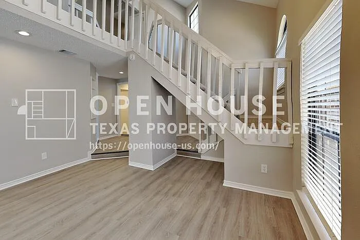 2104 Rose Cliff Ln — Photo 7