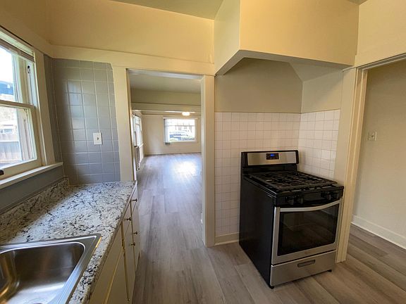 3rd image of 1516-1520 E 1st St #1516