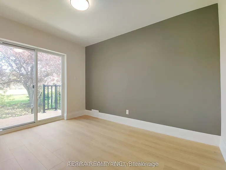 55 Glen Agar Dr — Photo 10