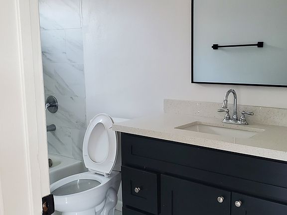 3rd image of 2716 Phelps Ave #2