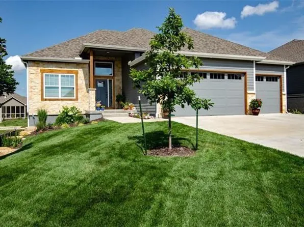 418 Freemont Dr, Lawrence, KS 66049