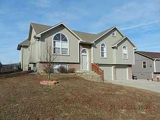 1st image of 702 SW Brome Dr