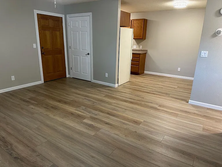 1011 Kersten St — Photo 4