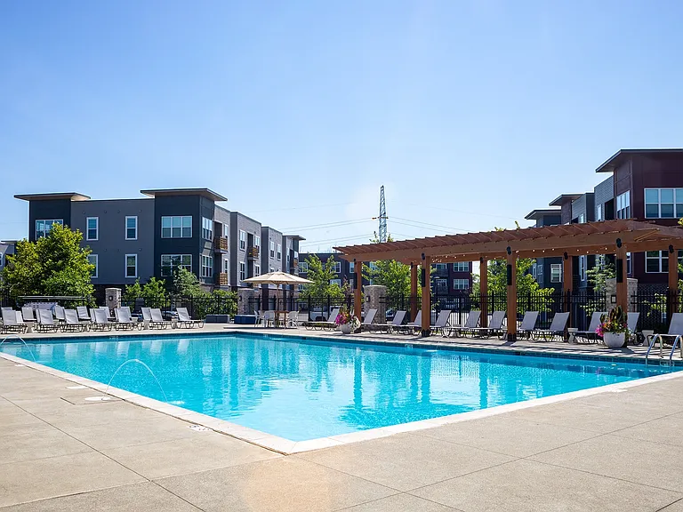 HQ Pool