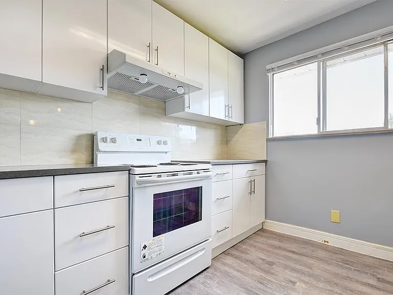 6440 Mara Cres #MAIN — Photo 11