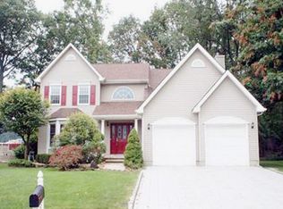 27 Jason Ct, Colonia, NJ 07067