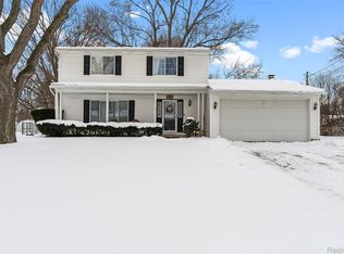 1111 Trotwood Ln, Flint, MI 48507