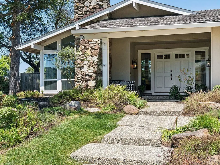 1933 Joseph Dr — Photo 16
