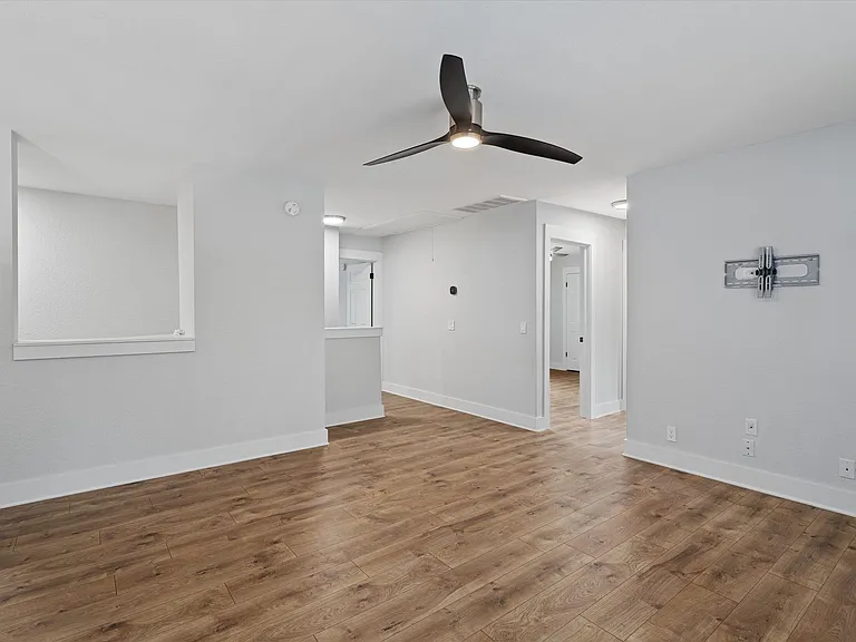 1203 Thackeray Ln — Photo 19