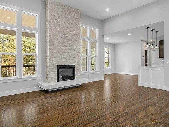 4th image of 346 Jordan Creek Rd