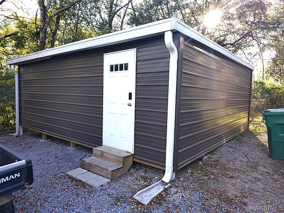 5th image of 5761 Main St