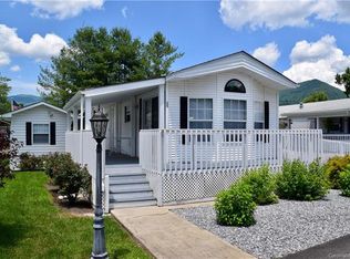 26 Strollers Ln, Waynesville, NC 28785