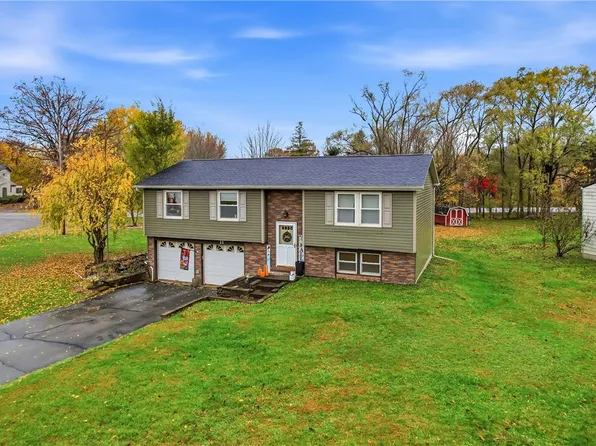 11 Clubhouse Dr, West Middlesex, PA 16159