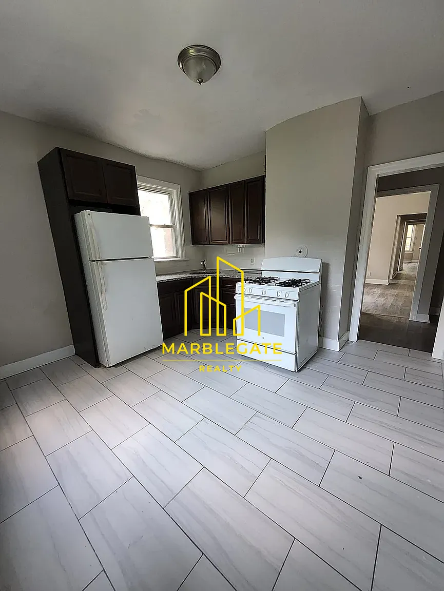 3 bed, 1050 sqft, $1,850 — Photo 1
