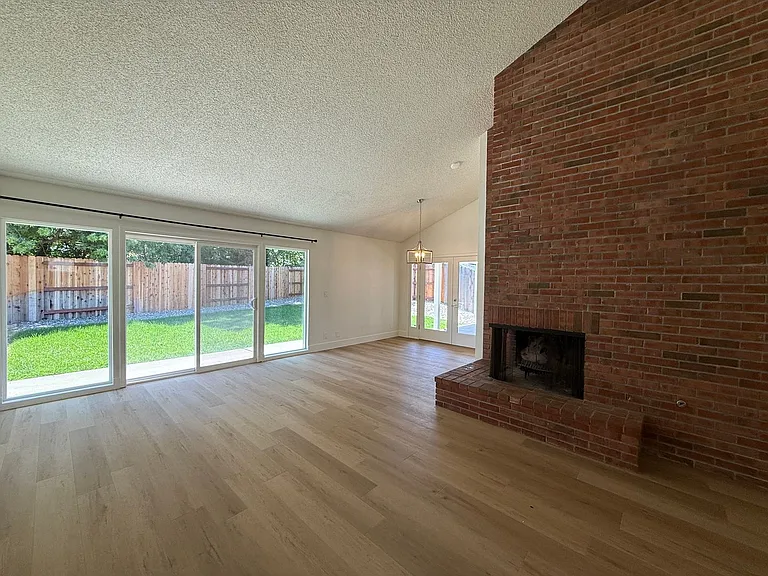 1120 Village Dr — Photo 8