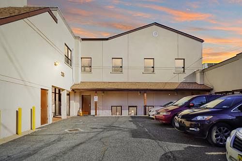 1st image of 235 Dongan Hills Ave Suite 2E