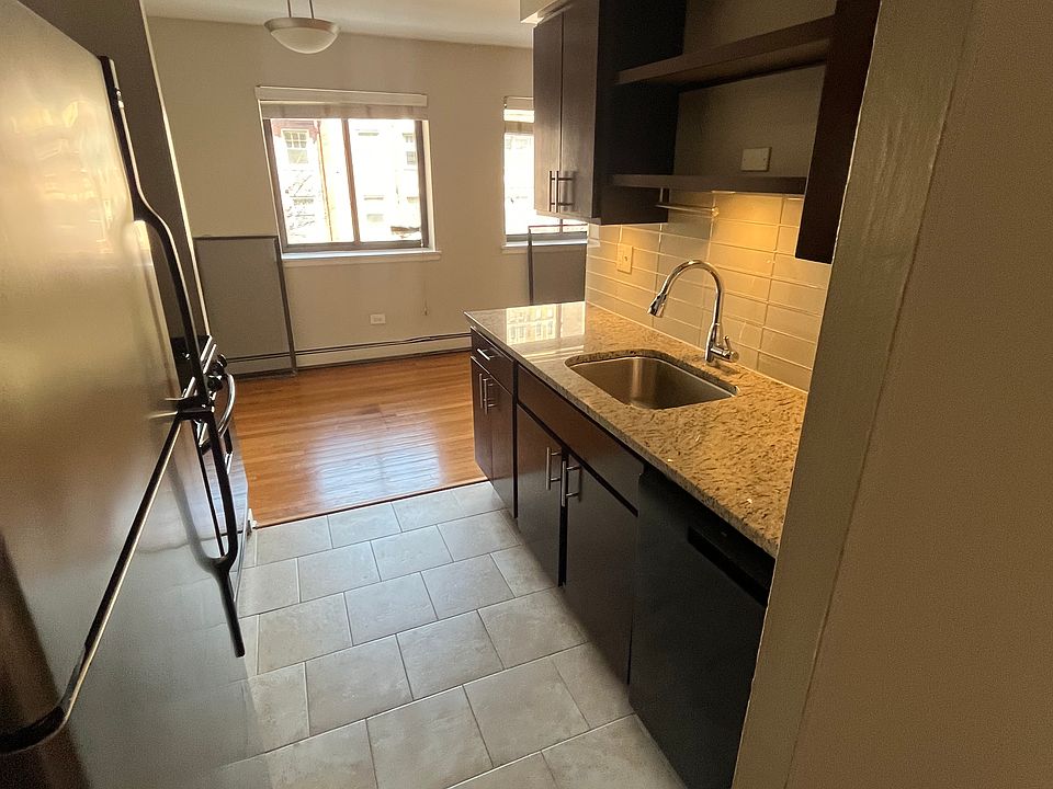 1st image of 519 W Stratford Pl #471